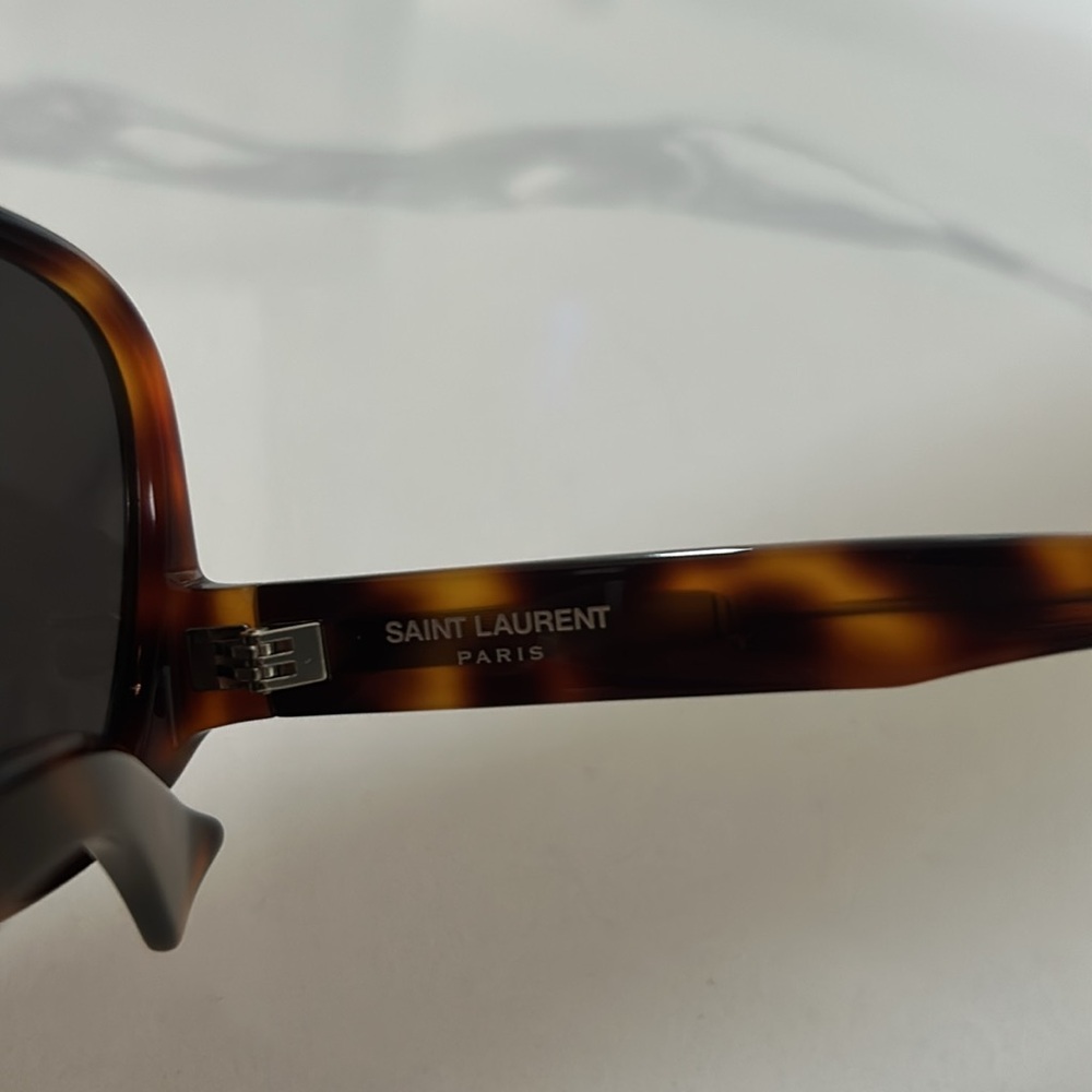 Saint Laurent glasses in tortoiseshell - Picture 5 of 5